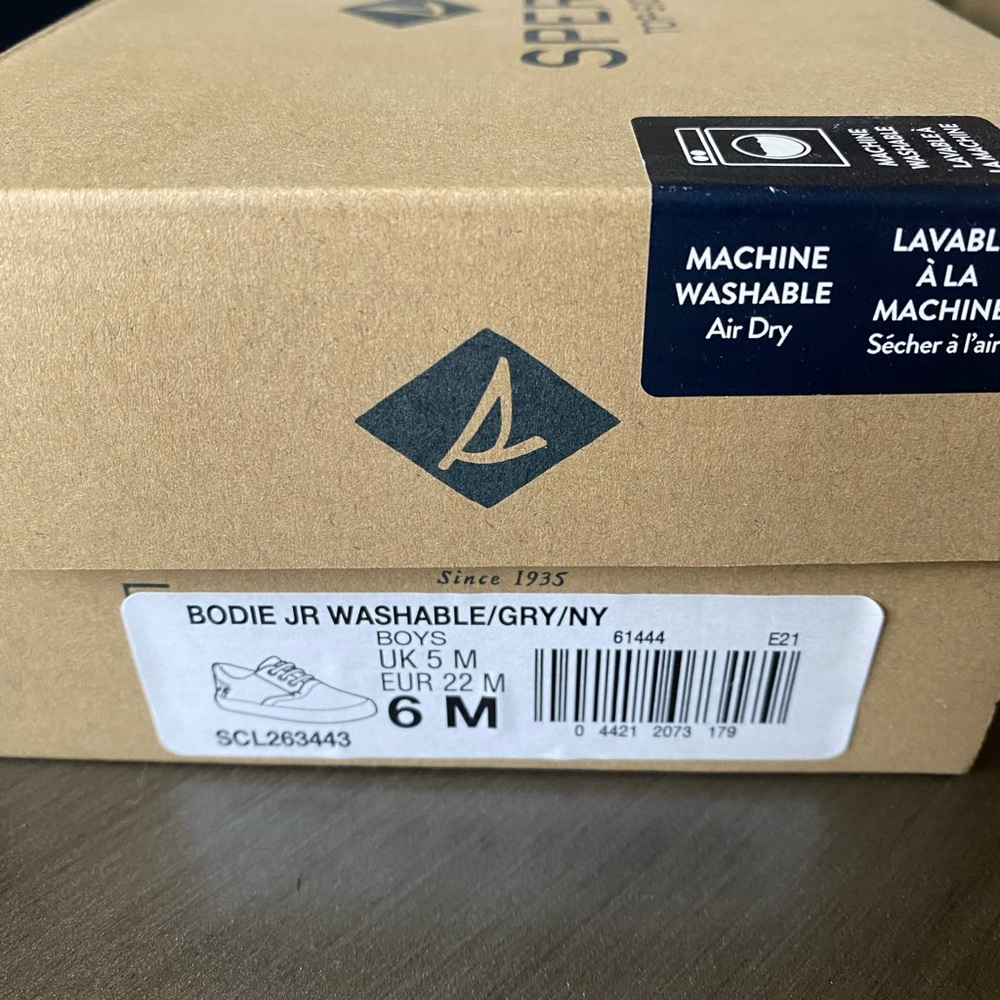 Sperry washable sneakers. Toddler size 6. Never worn. New in box